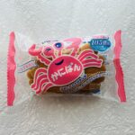 ローソンのパンコーナーで、lucky777さんとsachicoさんがレビューを書かれていて食べたいなと思っていた「三立製菓カニパン」を見つけたので購入。 子ども