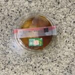 セブンイレブンのスイーツコーナーでみつけた【もっちり団子　冷やしみたらし】を買ってみました。 こちらのサイト内に何件かレビュー記事があり、ずっと気になっていたの