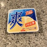セブンイレブンのアイスコーナーでみつけた【爽　バニラ】を買ってみました。 『プライチ（1つ買うと1つもらえる）』の引き換え券の対象商品になっていたので、今回は正