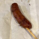 セブンイレブンのホットスナックコーナーでみつけた【ジューシー粗挽きソーセージ】を買ってみました。 こちらは初めてみかけたのですが、公式サイトを確認してみても特に