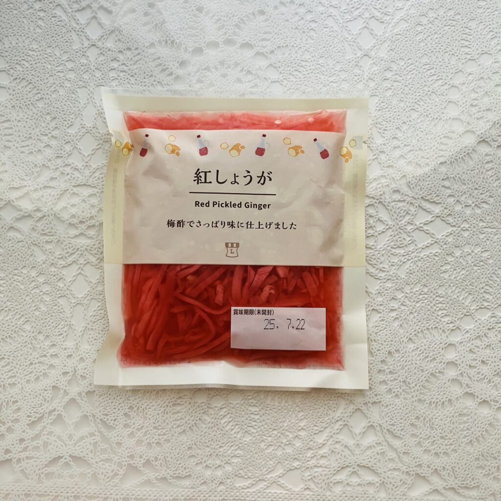 焼きそばや、お好み焼きに付けたいなと思い、ローソンの惣菜コーナーにあった「紅しょうが」を購入してみました。こちらはローソンオリジナル商品。 毎日暑いので、こって