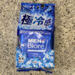 ファミリーマートで【メンズビオレ　ボディシート　極冷感タイプ】を買ってみました。 昨年、知人から勧められて冷感シートを買うようになったのですが、メンズタイプの方