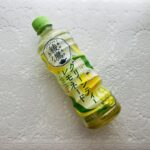 ローソンの飲み物コーナーで、1本買うともう一本キャンペーンをしている商品の引換対象商品コカ・コーラの「綾鷹カフェグリーンティーレモネード525ml」と引き換えて