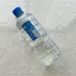 ローソンでミネラルウォーターを買いたくて1本買うともう1本もらえるキャンペーン中だったので、アサヒの「おいしい水天然水シンプルecoラベル600ml」を購入しま