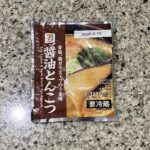 セブンイレブンのチルドのラーメンの生麺の売り場のそばでみつけた【７プレミアム　ラーメンスープ　醤油とんこつ】を買ってみました。 先日、セブンイレブンのプライベー
