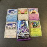 今回はセブンイレブンで「バイオレットex」パックを購入して開封してみました。残念ながら当たりと呼べるような目玉カードは出なかったものの、思わず笑顔になったのが《