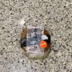 セブンイレブンのおにぎりコーナーでみつけた【直火焼つくねおむすび】を買ってみました。 つくねのタレ味のおにぎりは昔からのセブンイレブンの定番メニューのイメージで