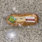 セブンイレブンのパンコーナーでみつけた【ソーセージドッグ　マスタードマヨネーズ】を買ってみました。 こちらは初めて見かけた気がしますが、ソーセージ系のパンは定番