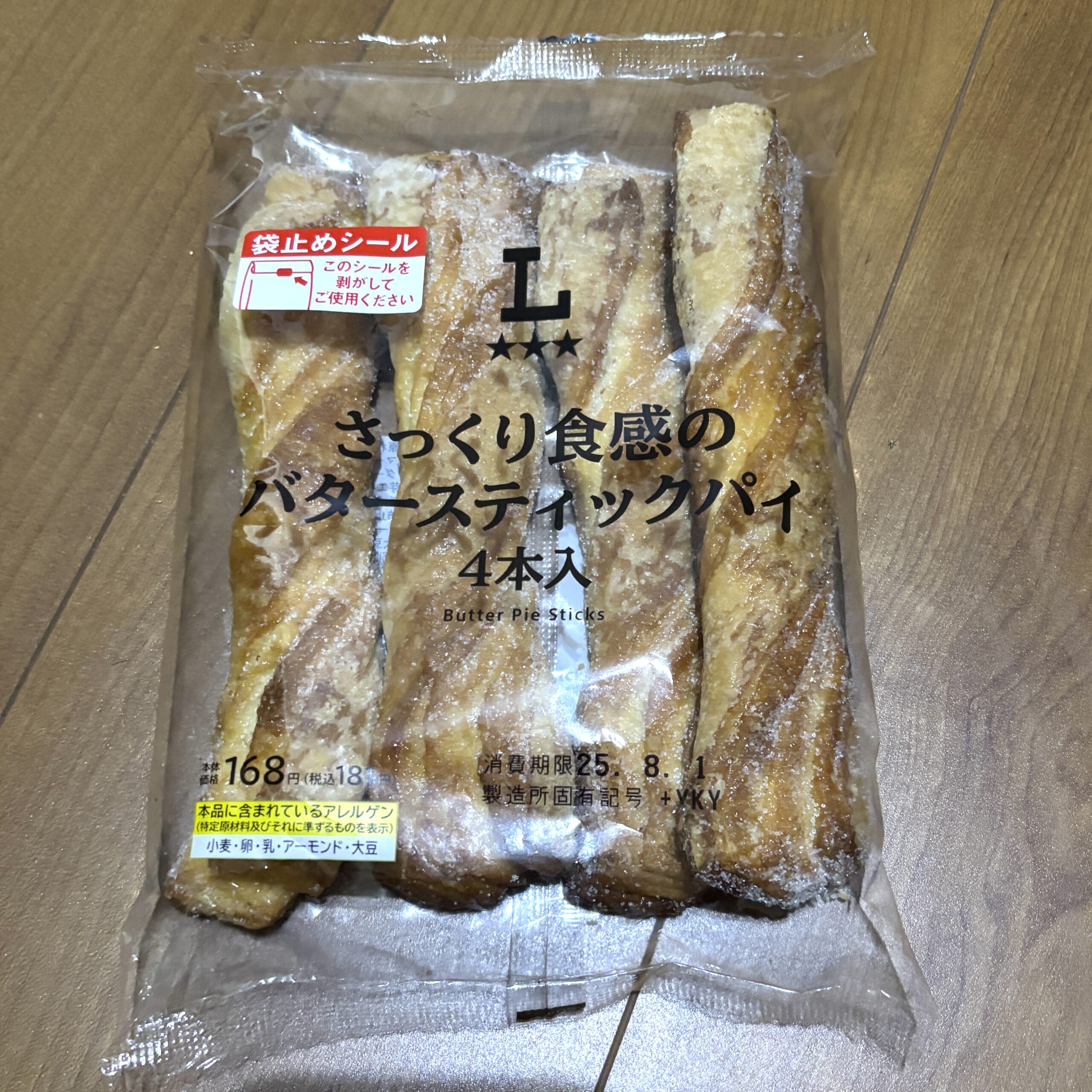 ローソンの【さっくり食感のバタースティックパイ 4本入】は美味しい♪ ○¥181税込 ローソンで朝食を探していた所、さっくり食感を試してみたくなり、こちらにしま