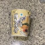 ファミリーマートのインスタント食品コーナーでみつけた【ファミマル コク旨博多豚骨】を買ってみました。 ファミリーマートのプライベートブランドのカップラーメンがリ