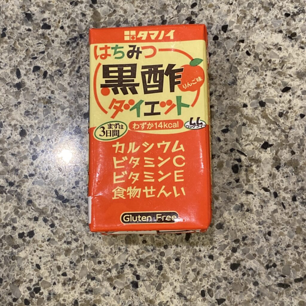 セブンイレブンの飲み物コーナーでみつけた【はちみつ黒酢ダイエット】をリピートで買ってみました。 先日恐る恐るチャレンジしたところ、りんご酢のような甘酸っぱさがと
