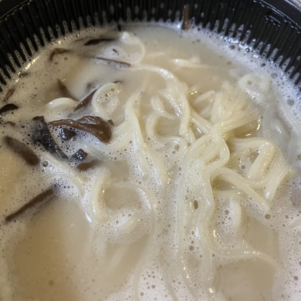 コンビニ セブンイレブン 博多とんこつラーメン