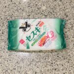 セブンイレブン店内のDAISOコーナーでみつけた【落ち落ちＶおそうじシート　セスキ配合リビング用２５枚】を買ってみました。 先日こちらを買ってみてとても便利だっ