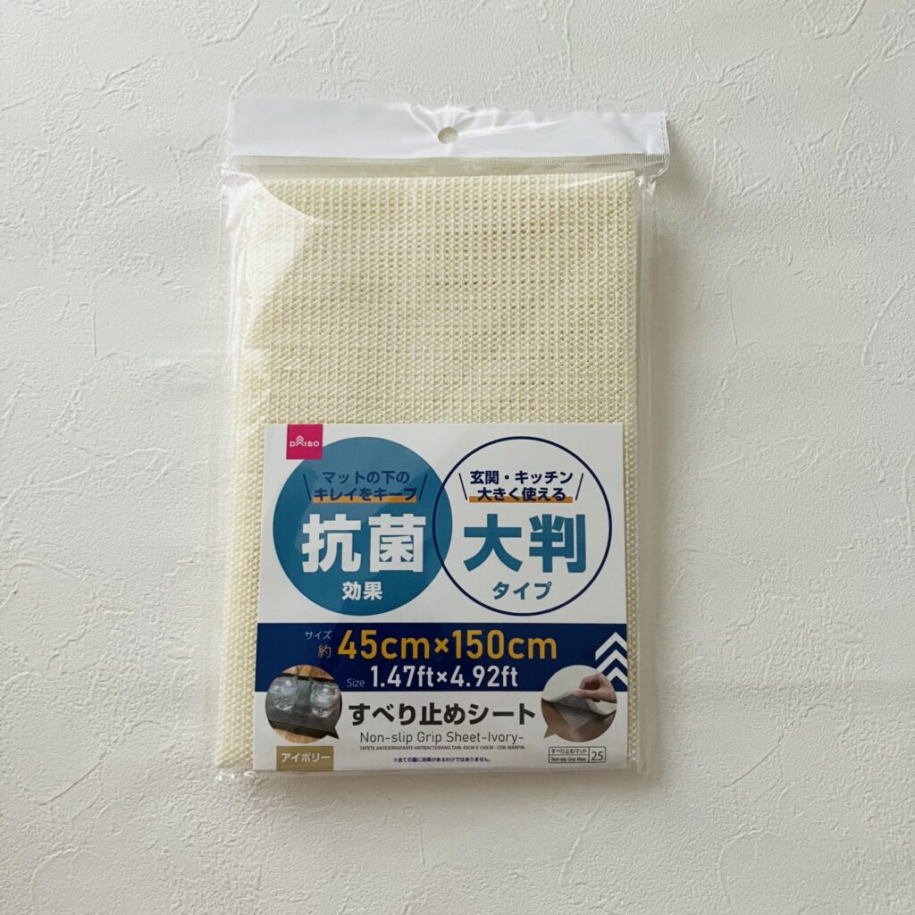 キッチンの食器棚シートがずれる