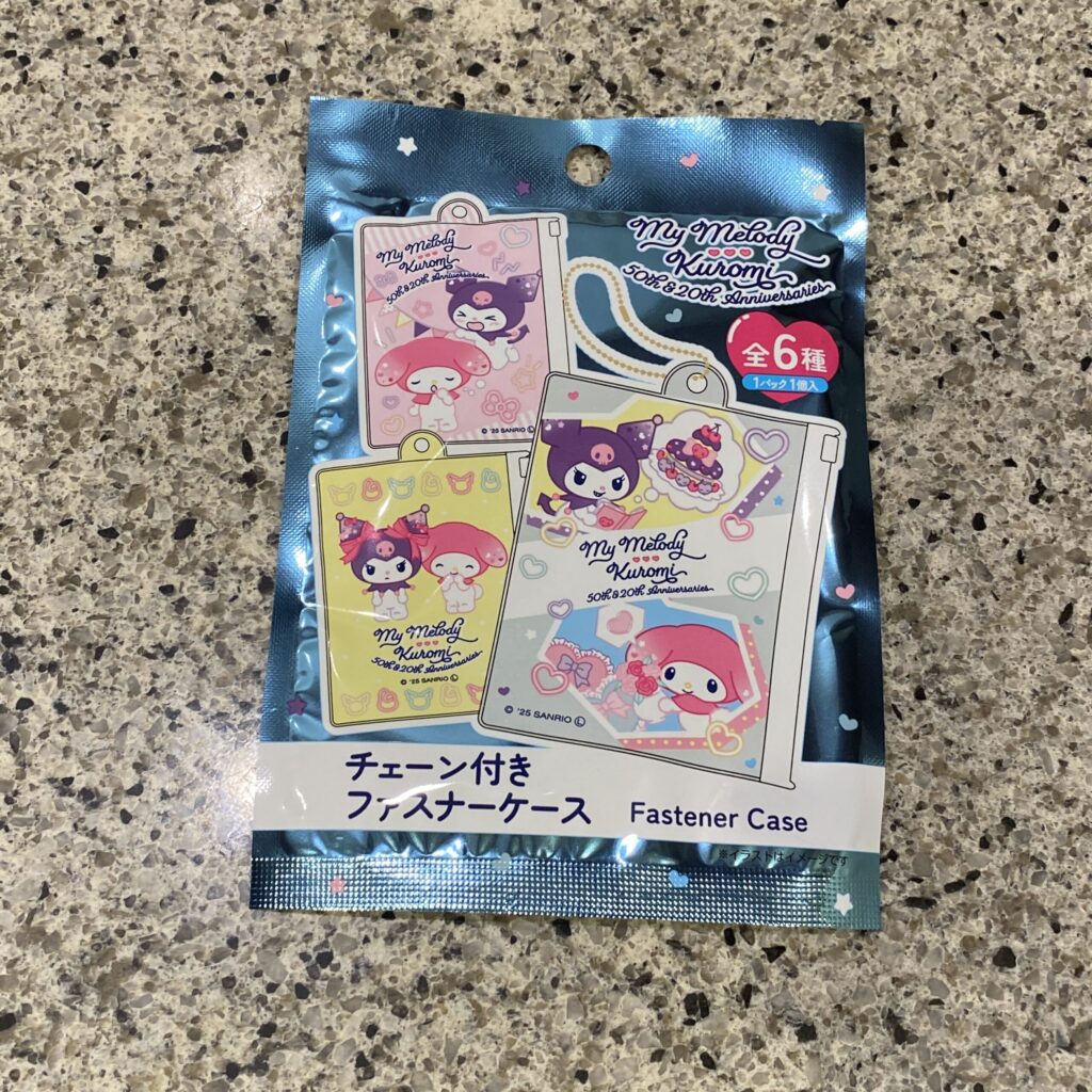 100均 ダイソー チェーン付きファスナーケースサンリオキャラクターズマイメロディークロミ