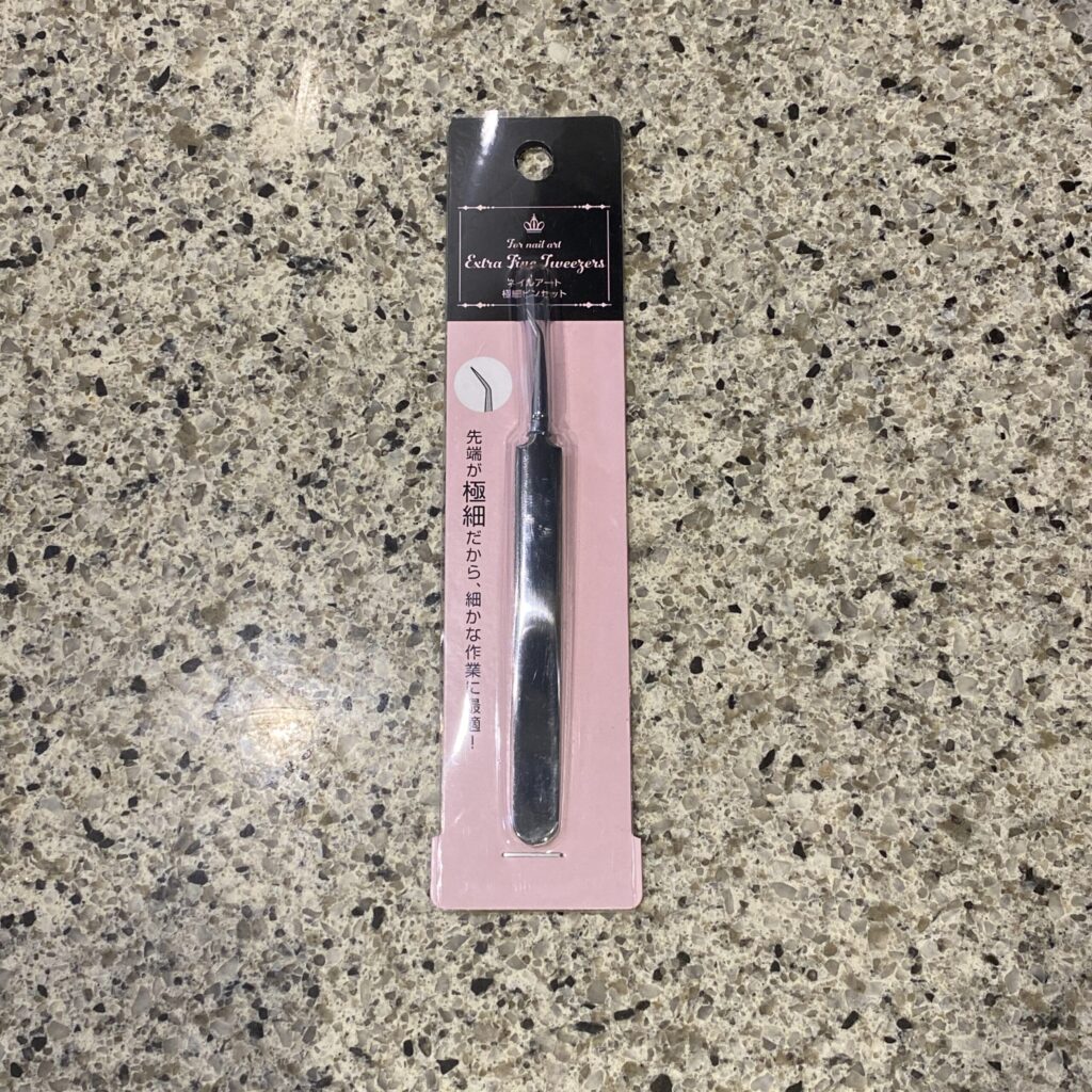 キャンドゥのネイルグッズコーナーでみつけた【ネイルアート極細ピンセット】を買ってみました。 普段ネイル関係のグッズはDAISOやセリアで購入していたのですが、た