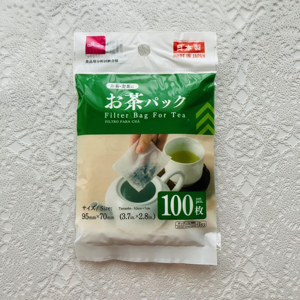 ダイソーで買ったお茶パックを実家に置いてきてしまったので、【お茶パック（１００枚）】を見つけたので買ってみました。 日本製なのと、100枚入りはこれまで見たお茶