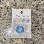 seriaのネイルグッズコーナーでみつけた【ネイルパーツ クラッシュホログラム クールカラー 1g】を買ってみました。 ホログラムネイル好きとしては見逃せないと