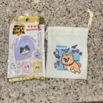 DAISOの雑貨・玩具売り場でみつけた【プチ巾着（ねこに転生したおじさん）】をリピートで買ってみました。 こちらはTwitter（X）から大人気になった猫漫画『