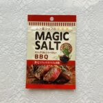ダイソーの食品コーナーにある調味料の中でお気に入りなのが袋入りのマジックソルト。エスビーの「袋入りマジックソルトバーベキュー味」を使ったことがなかったので購入し
