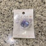 seriaのネイルグッズコーナーでみつけた【ネイルパーツ クラッシュホログラム クールカラー 1g】を買ってみました。 ホログラムネイルがだいすきなこともあり、