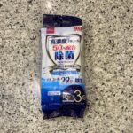 DAISOの衛生用品コーナーでみつけた【高濃度アルコール５０％除菌ウェット（ポケット、１０枚、３パック）】を買ってみました。 DAISOの一角がすべてウェットテ