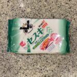 セブンイレブン店内のDAISOコーナーでみつけた【落ち落ちＶおそうじシート　セスキ配合リビング用２５枚】を買ってみました。 キッチン用のお掃除シートはよく台拭き