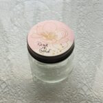 100円ショップの中でも可愛いもの好きの私が、ついつい衝動買いしてしまうのがセリア。少し前に一目惚れして購入した商品の色違いの【ガラスボトル２００ハナゴールドピ