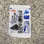 DAISOの食品コーナーでみつけた【つぶ塩こんぶ】を買ってみました。 塩こんぶといえば！の『こんぶのくらこん』の商品です。よくある塩こんぶと違うのは、こちらはか
