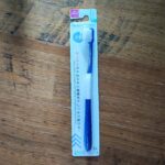 話題の商品！？ダイソーで話題沸騰中の極細歯ブラシ！テレビで紹介されていたのを見てほしくなったので買いに行ってきました。約２万本の柔らかい極細毛を使っているのが特