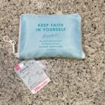 DAISOのバッグ・ショッピングバッグコーナーでみつけた【肩にかけられるショッピングバッグ】を買ってみました。 基本的にレジ袋ではなくエコバッグ派なのですが、D