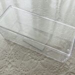 恒例のセリアパトロールで収納コーナーを覗いたら【クリアケースロング】があったので、即購入。実はこういうのが欲しいなとずっと思っていた、サイズとデザインだったんで