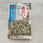 魚を食べるといいと言われていても、自分で調理するのは面倒。そういう私みたいな人におすすめなのがイワシの煮干しなんですけど、ダイソーに【上野珍味焙煎いりこ１２ｇ】