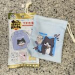 DAISOの雑貨・玩具売り場でみつけた【プチ巾着（ねこに転生したおじさん）】を買ってみました。 Twitter（X）で人気の猫漫画、通称『ねこおじ』のブラインド