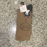 seriaの衣類・靴下コーナーでみつけた【レディースソックスクルー丈ネコボーダー】を買ってみました。 おしゃれ用のものはともかく、近所用や普段使いする靴下を見せ