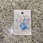 seriaのネイルグッズコーナーでみつけた【ネイルパーツ クラッシュホログラム クールカラー 1g】を買ってみました。 ネイルサロンに通っていた頃から、シェルや