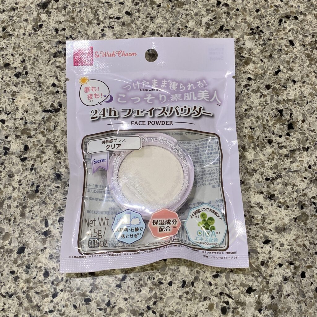 DAISOのコスメコーナーでみ
