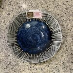 DAISOのテーブルウェアコーナーで見つけた【美濃焼 青釉から揚げ皿】を買ってみました。 100円ショップの食器については賛否はありますが、『日本製』だったこと