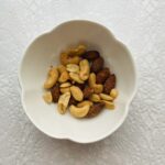 100均 ダイソー ミックスナッツ食べるラー油味２５ｇ