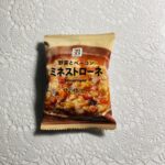 セブンイレブンのフリーズドライ商品が本当に秀逸過ぎる！【フリーズドライミネストローネ12.2g】を購入して食べてみました。 こちらは、7種類の野菜（トマトピュー