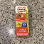 セブンイレブンのジュースコーナーにある【カゴメトマトジュース 食塩無添加 リーフパック】を買ってみました。 先日はじめて購入したのですが、コンビニで無塩のトマト