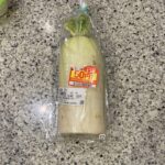 ファミリーマートの野菜コーナーでみつけた【大根　1/2】をリピートで買ってみました。 先日買ったときは下半分のものだったのですが、今回は上半分のものしかなかった