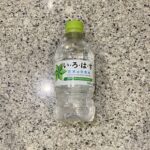 LAWSONのドリンクコーナーでみつけた【い・ろ・は・す　天然水　３４０ＭＬ】を買ってみました。 いつもは飲み物の水は家から水筒で持参するのですが、この日は朝バ