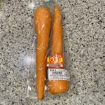 ファミリーマートの野菜コーナーでみつけた【青森県産 にんじん 2本】をリピートで買ってみました。 先日、今回と同じようにお値引きされたにんじんを買ってみたのです