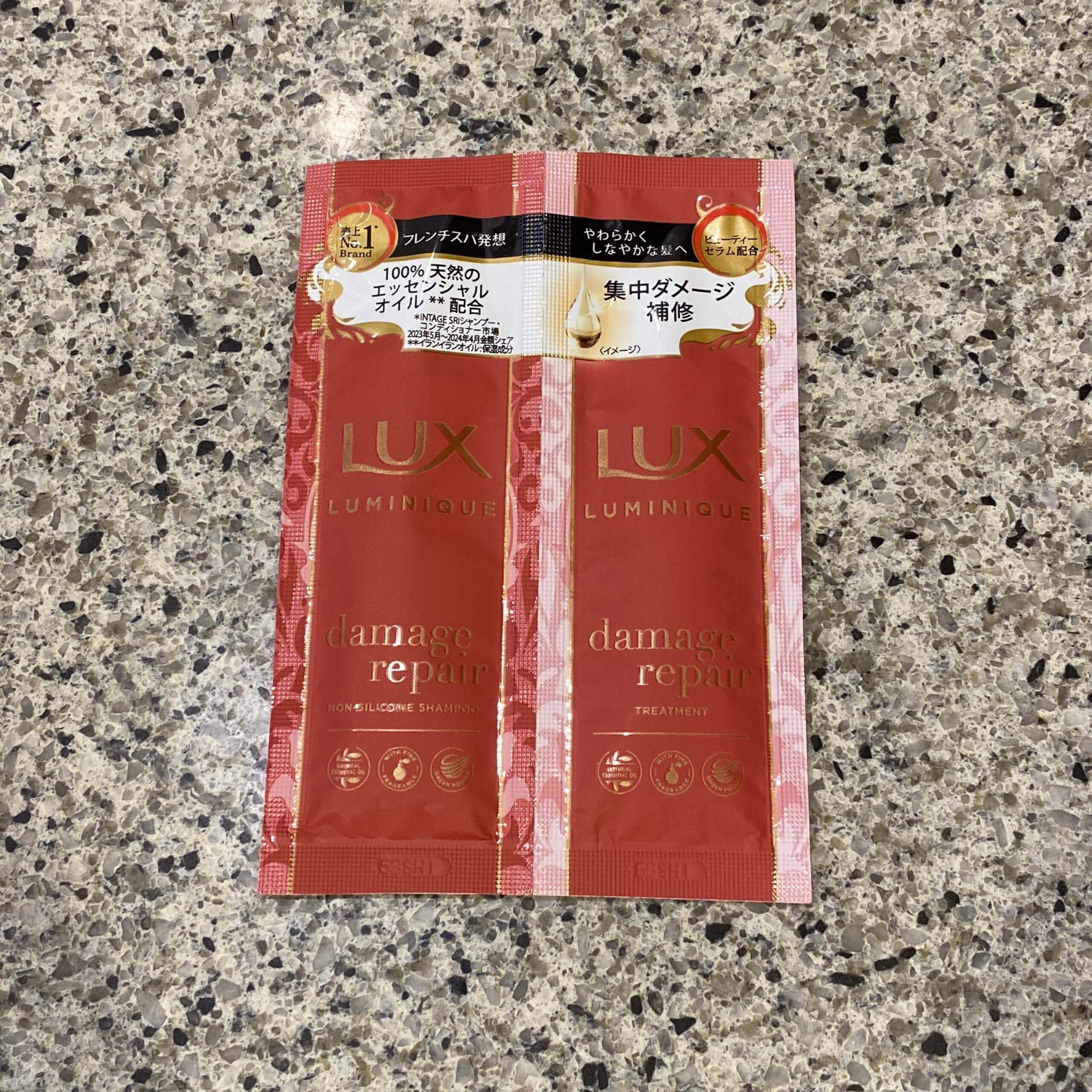 セブンイレブンの化粧品などのコーナーでみつけた【ラックス ルミニーク ダメージリペア ノンシリコンシャンプー&amp;トリートメント】を買ってみました。 最近は