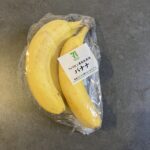 セブンイレブンで見つけた「フィリピン産熟撰栽培バナナ」。3本入りのお買い得パックで、ちょっとした朝食や間食用にぴったりのサイズ感です！ 実際に食べてみると、しっ