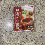セブンイレブンの冷蔵の食品コーナーでみつけた【７プレミアム ラーメンスープ　あっさり醤油】を買ってみました。 最近すっかりおうちラーメンといえば、セブンプレミア
