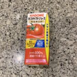 セブンイレブンのジュースコーナーにある【カゴメトマトジュース 食塩無添加 リーフパック】を買ってみました。 元々はペットボトルの900mlサイズのお得用のトマト