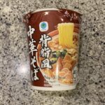 ファミリーマートのカップラーメンコーナーにある【ファミマル　背脂風中華そば】を買ってみました。 いつもこのファミリーマートのプライベートブランドの『札幌味噌ラー