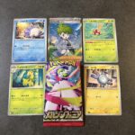 ローソンで購入した「メガシンフォニア」のパックを開封してみたところ、思わず声が出てしまうほど嬉しかったのが、こちらの「ミツルの思いやり」SRカードです！ まず目